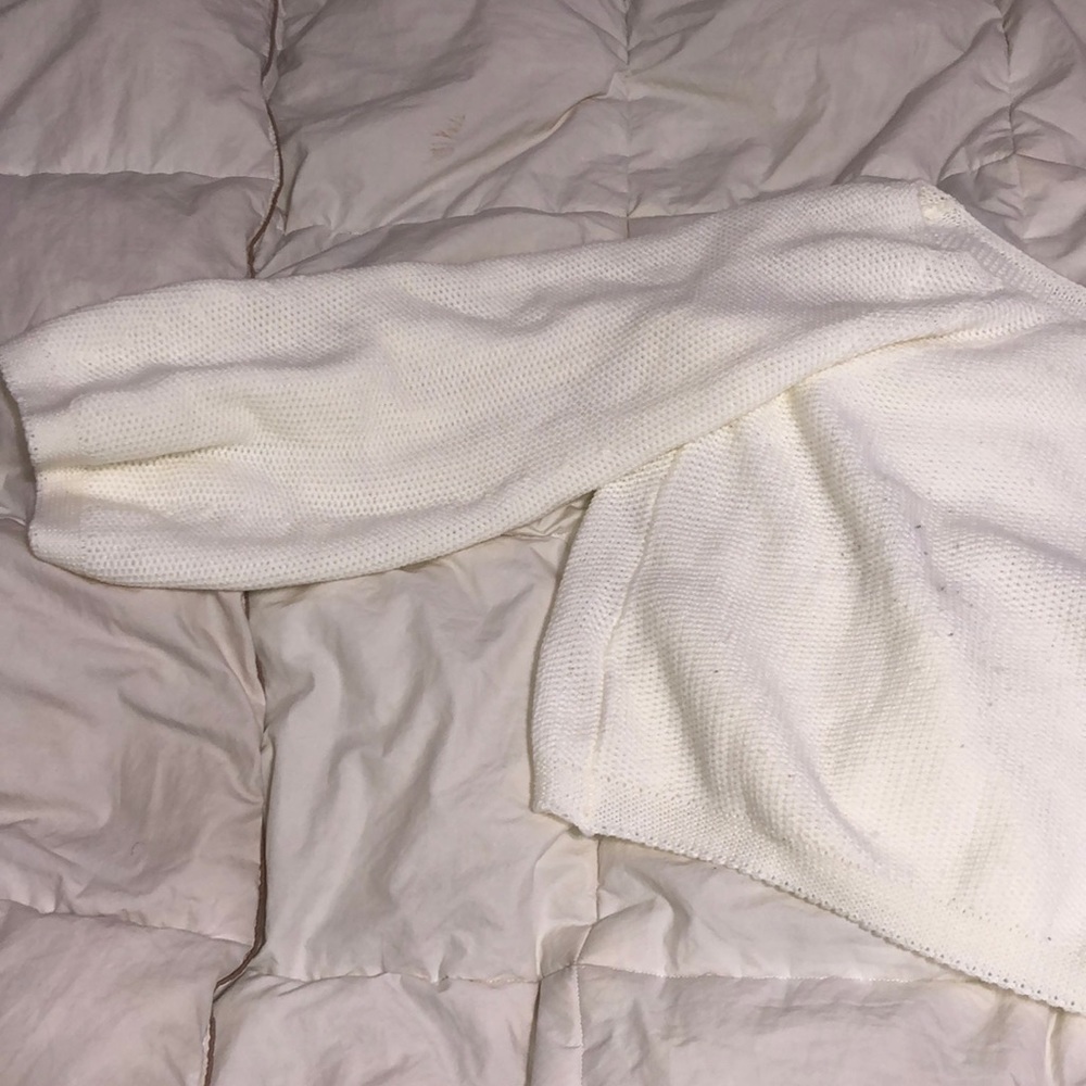 White crop sweater (wide sleeves!)